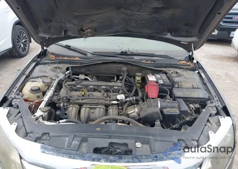 2010 Ford Fusion Se z USA, uszkodzony, nr VIN 3FAHP0HAXAR402448